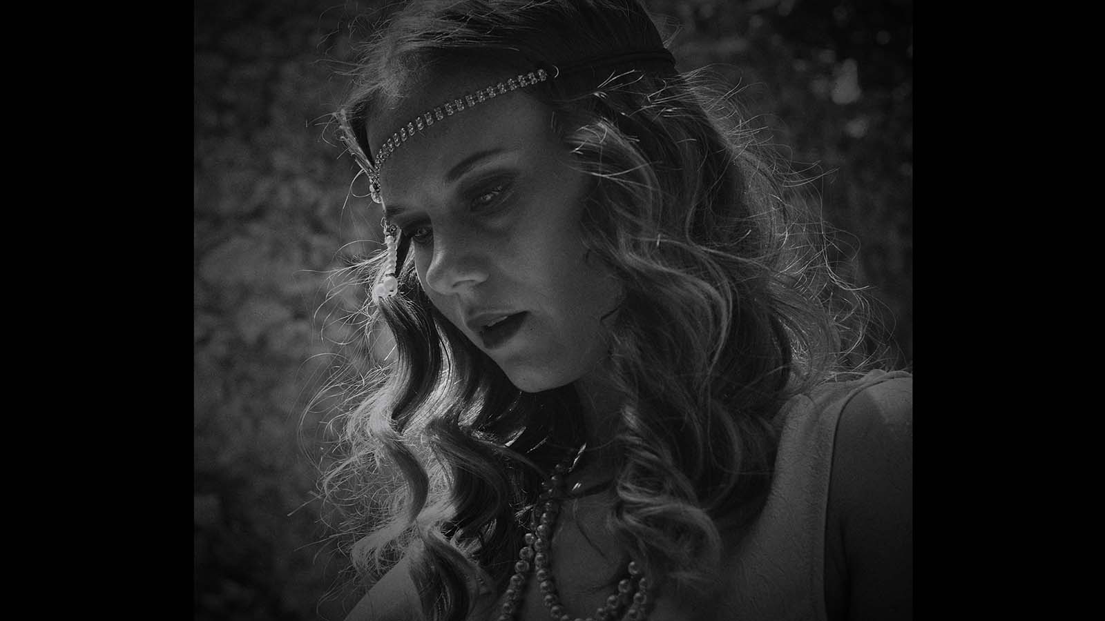 Still 2 — La ragazza d’argento